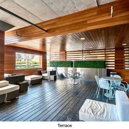 Three Br Condo Step To Cn Tower Rogers Center With Free Parking Toronto Eksteriør bilde