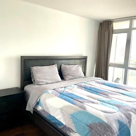Three Br Condo Step To Cn Tower Rogers Center With Free Parking Toronto Eksteriør bilde