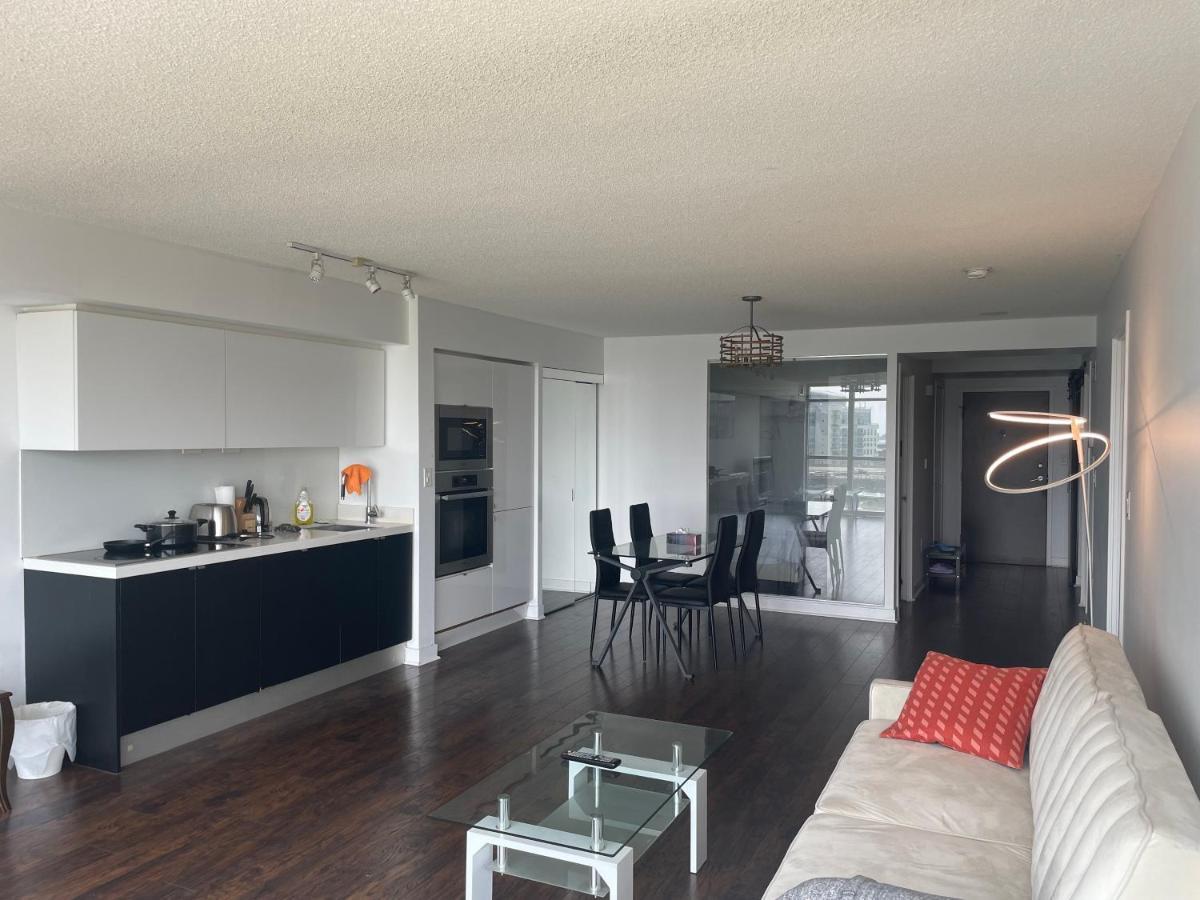 Three Br Condo Step To Cn Tower Rogers Center With Free Parking Toronto Eksteriør bilde
