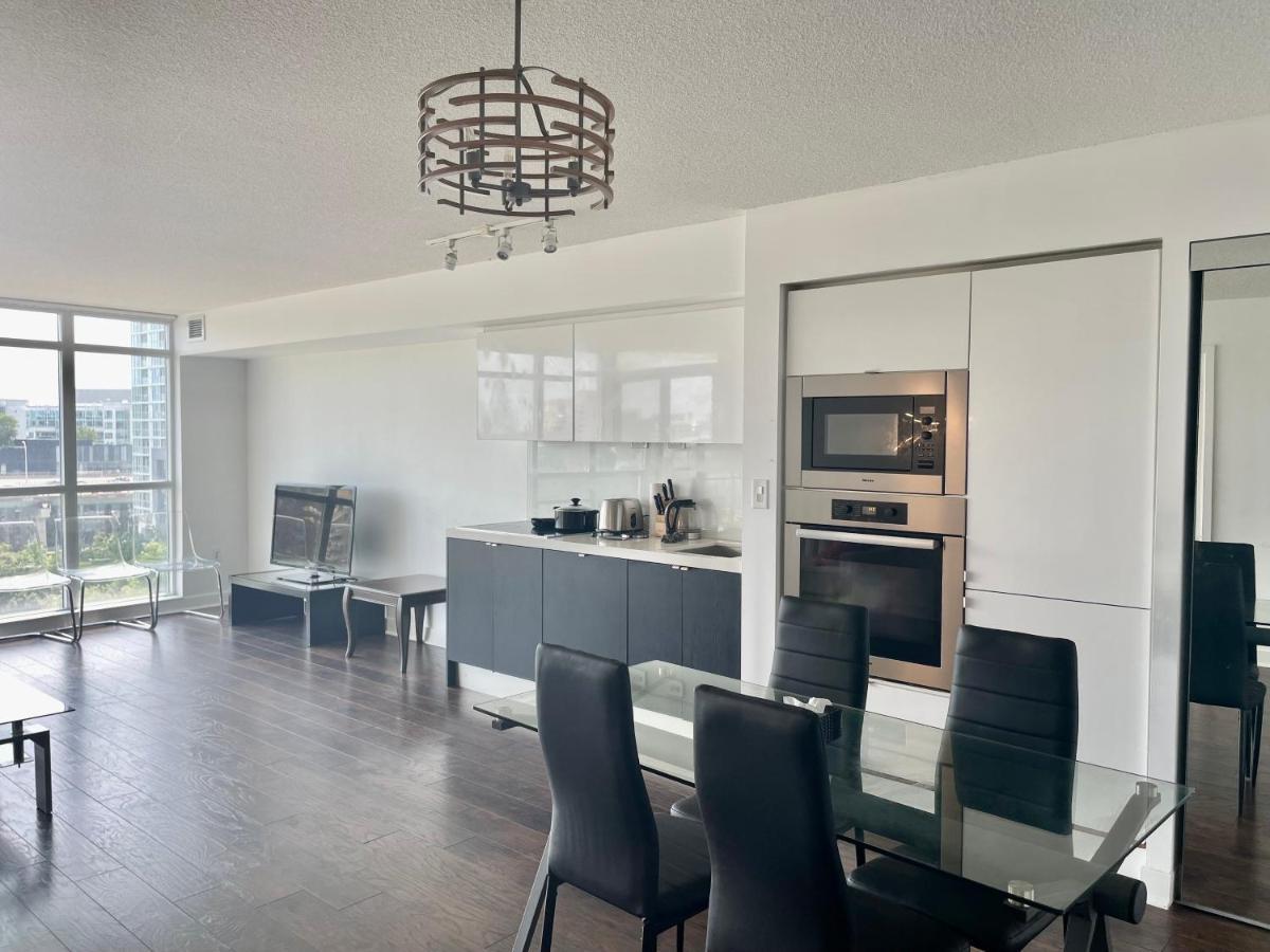 Three Br Condo Step To Cn Tower Rogers Center With Free Parking Toronto Eksteriør bilde