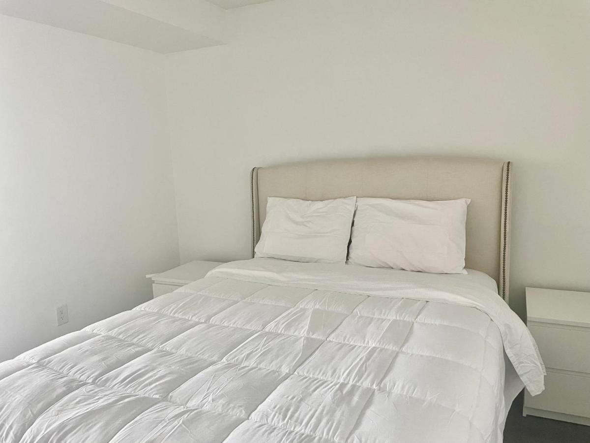 Three Br Condo Step To Cn Tower Rogers Center With Free Parking Toronto Eksteriør bilde