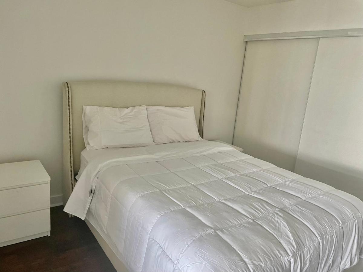 Three Br Condo Step To Cn Tower Rogers Center With Free Parking Toronto Eksteriør bilde