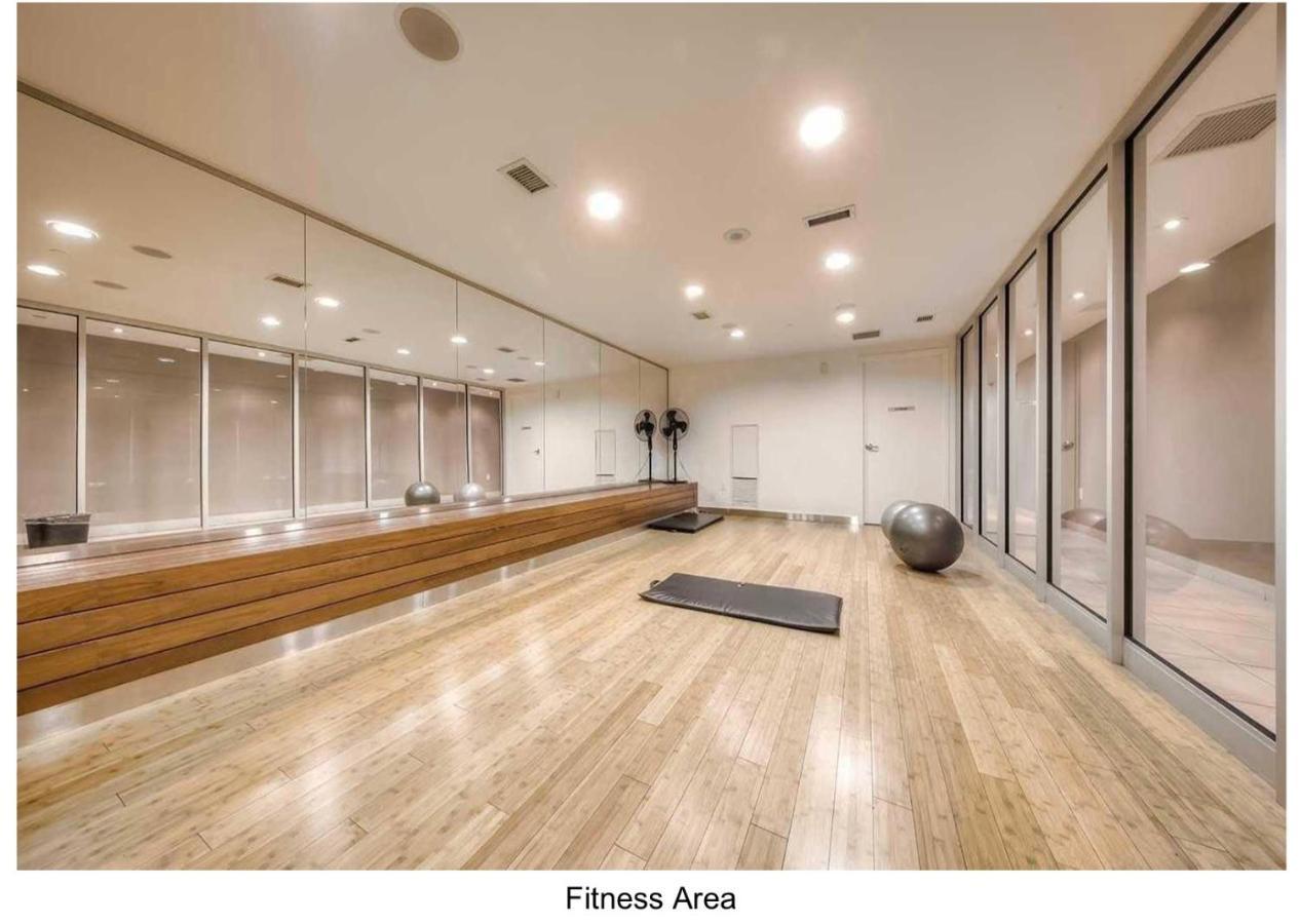 Three Br Condo Step To Cn Tower Rogers Center With Free Parking Toronto Eksteriør bilde
