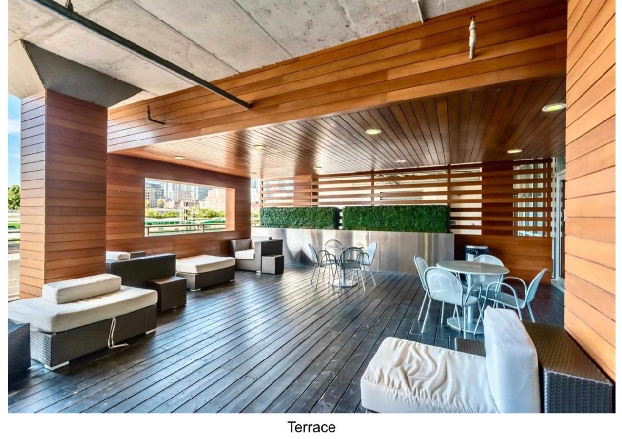 Three Br Condo Step To Cn Tower Rogers Center With Free Parking Toronto Eksteriør bilde